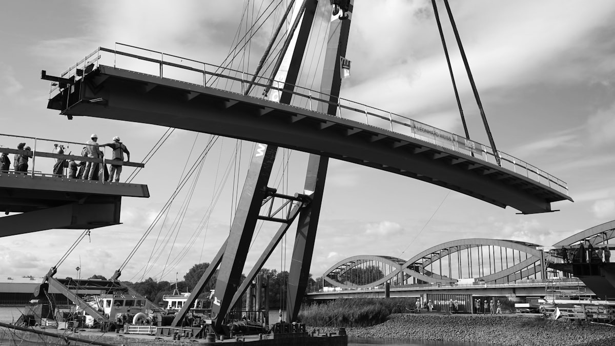 Konstruksi sipil dan jembatan