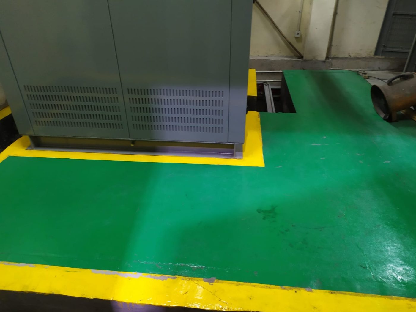 Ruang panel fasilitas industri